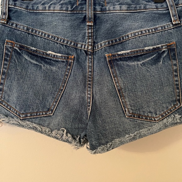Free People frayed hem distressed button fly shorts size 26 - Picture 4 of 6